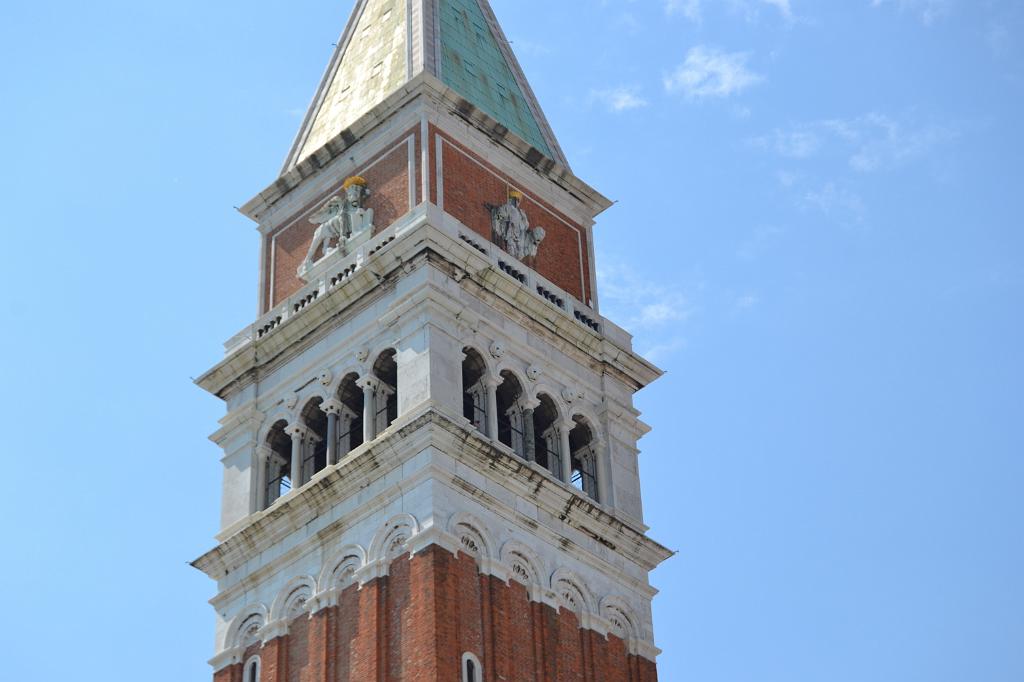 DSC_0133_Campanile di San Marco_De klokkentoren is 98 en een half meter hoog en is het symbool van Venetie.JPG